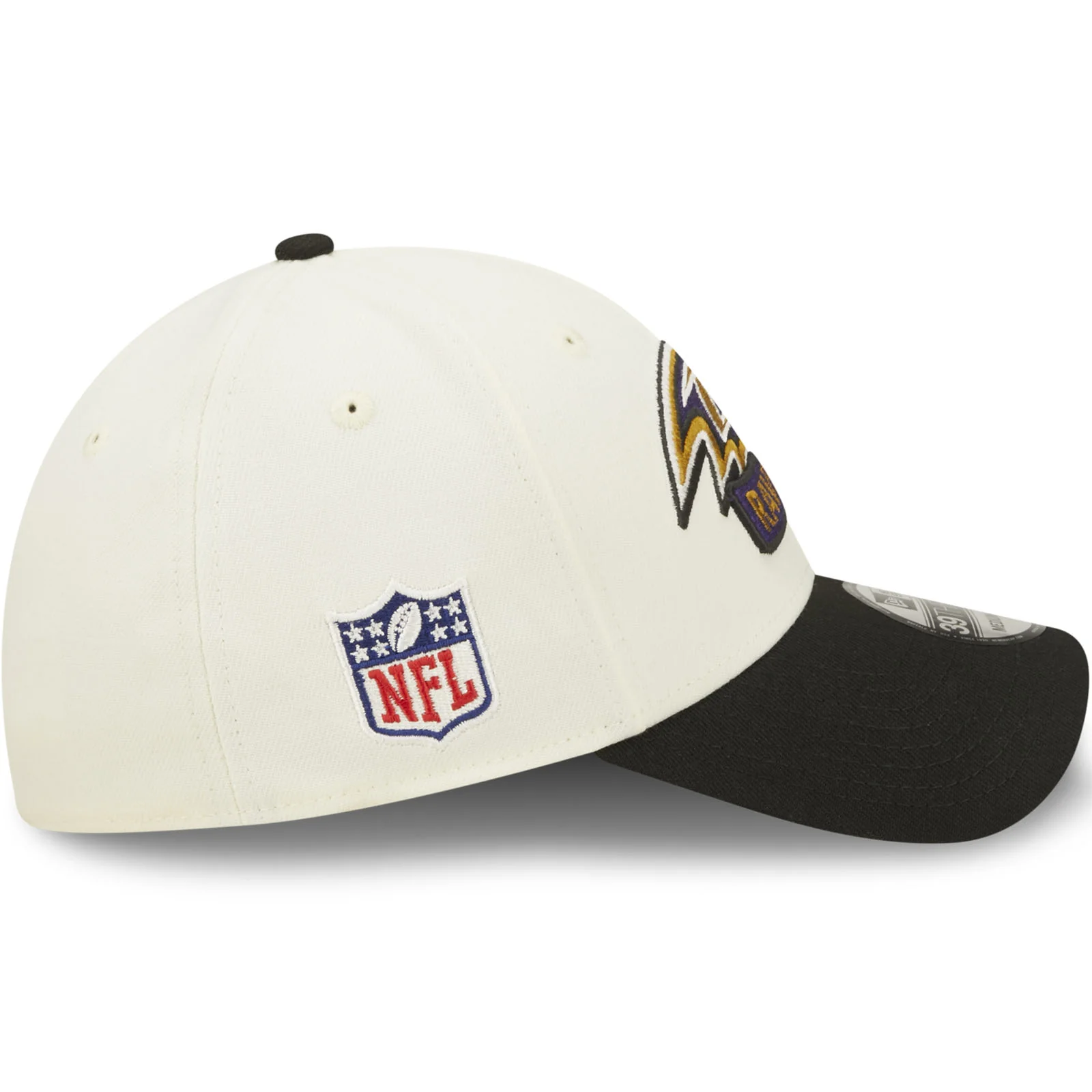 New Era Baltimore Ravens NFL 39THIRTY Sideline 2022 Baseball Cap - White - Image 6