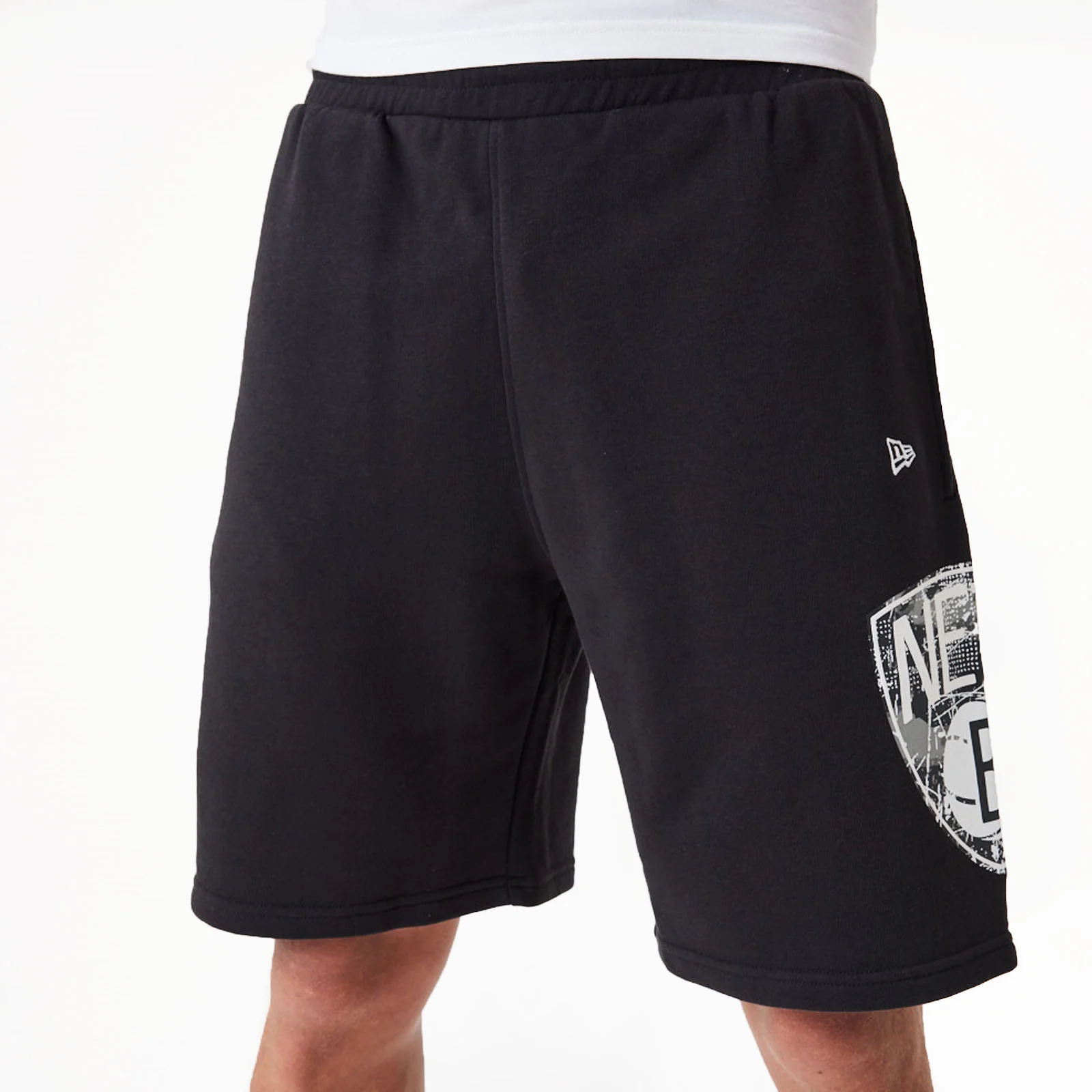 New Era Brooklyn Nets Team Logo Oversized Sweatshorts - Black - Image 3