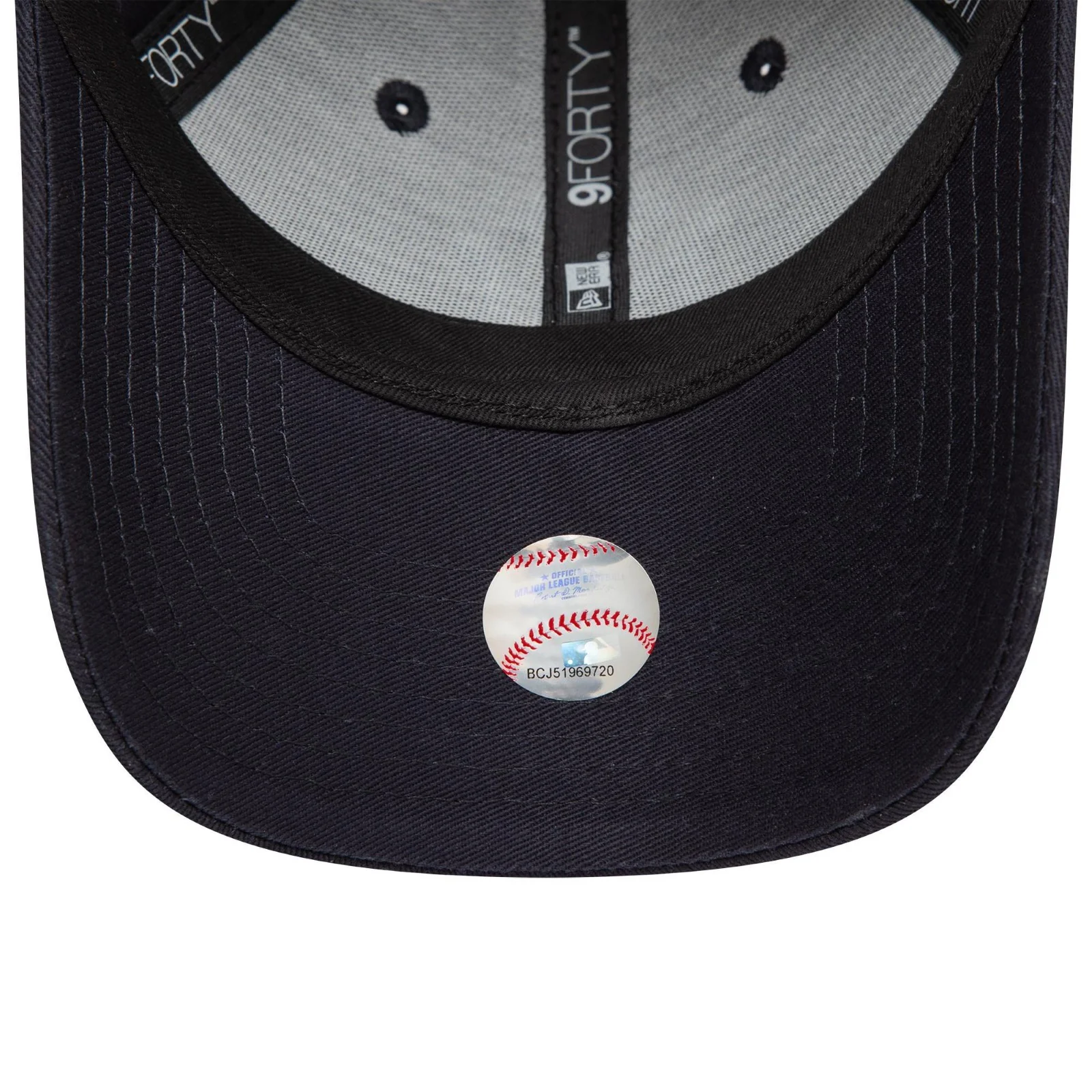 New Era Kids New York Yankees 9FORTY League Essential Baseball Cap - Image 5