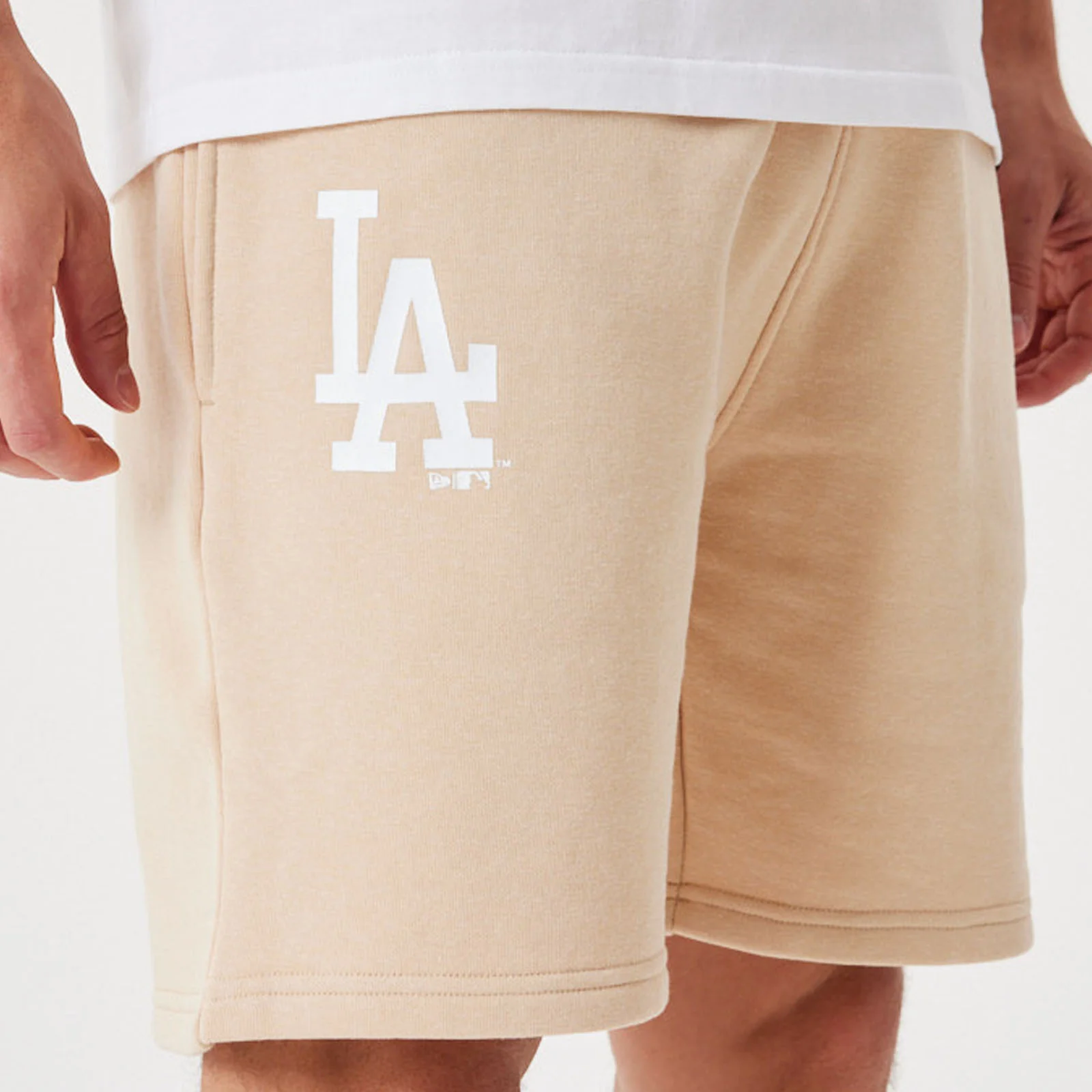 New Era Los Angeles Dodgers League Essentials Sweatshorts - Light Beige - Image 4
