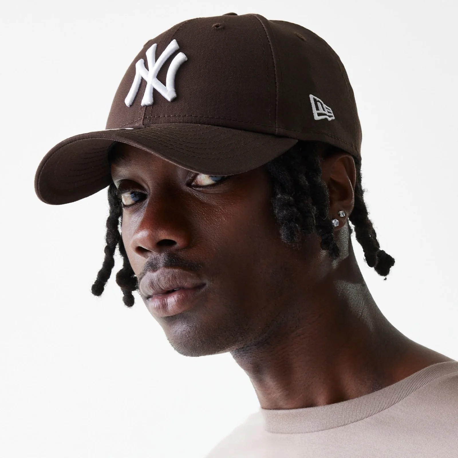 New Era Mens 9FORTY New York Yankees Baseball Cap - Dark Brown - Image 8