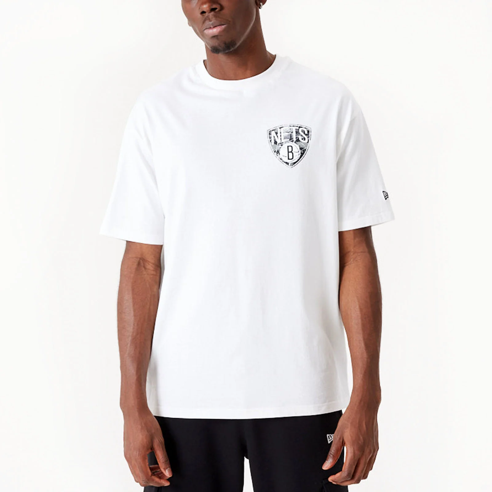 New Era Mens Brooklyn Nets Infill Team Logo Oversized T-Shirt - White - Image 2