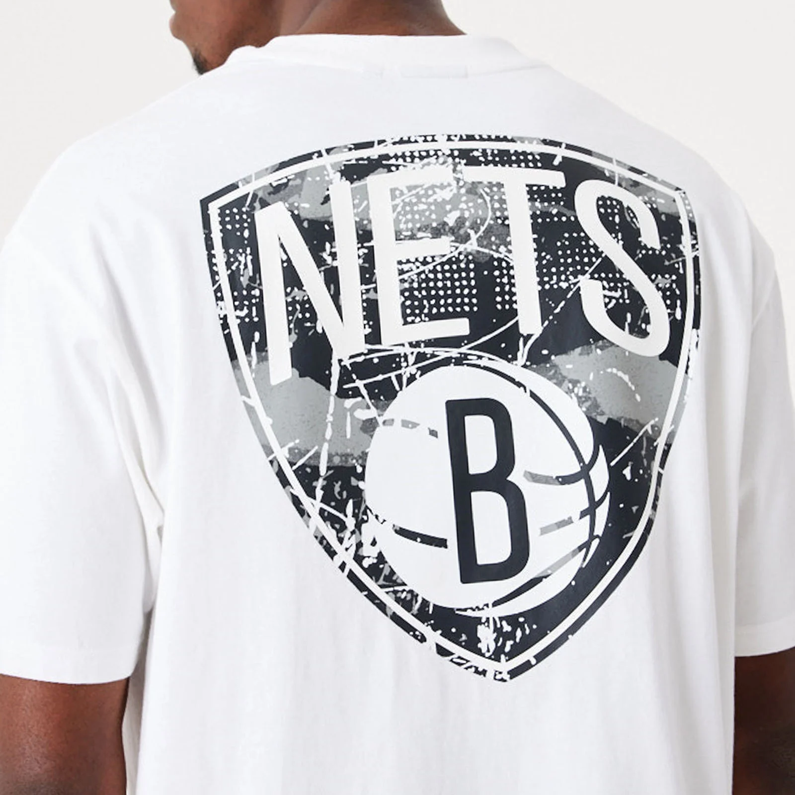 New Era Mens Brooklyn Nets Infill Team Logo Oversized T-Shirt - White - Image 3