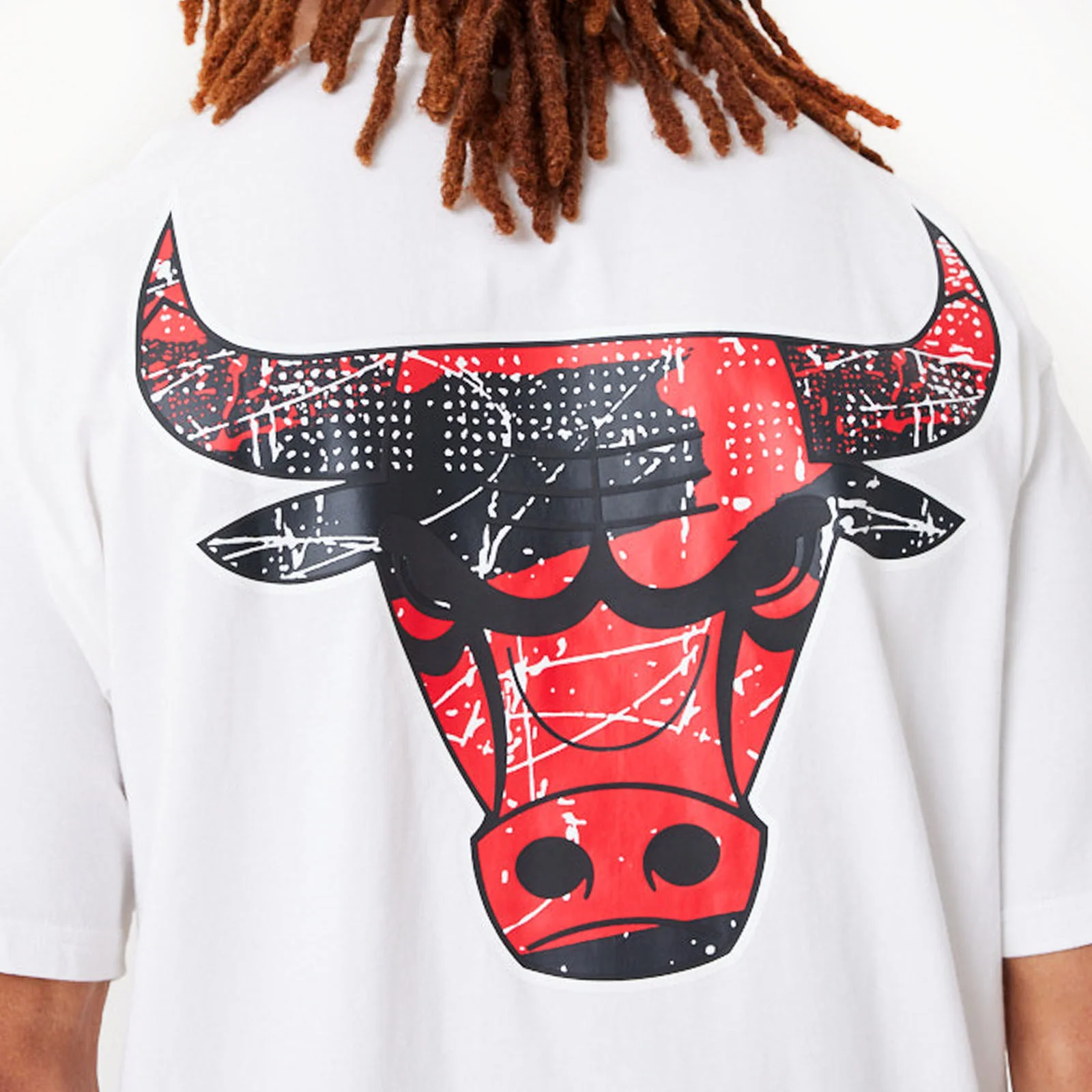 New Era Mens Chicago Bulls Infill Team Logo Oversized T-Shirt - White - Image 3