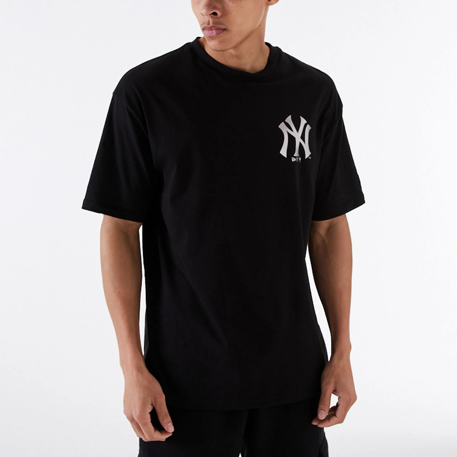 New Era Mens New York Yankees MLB Oversized Team Logo T-Shirt - Black - Image 2