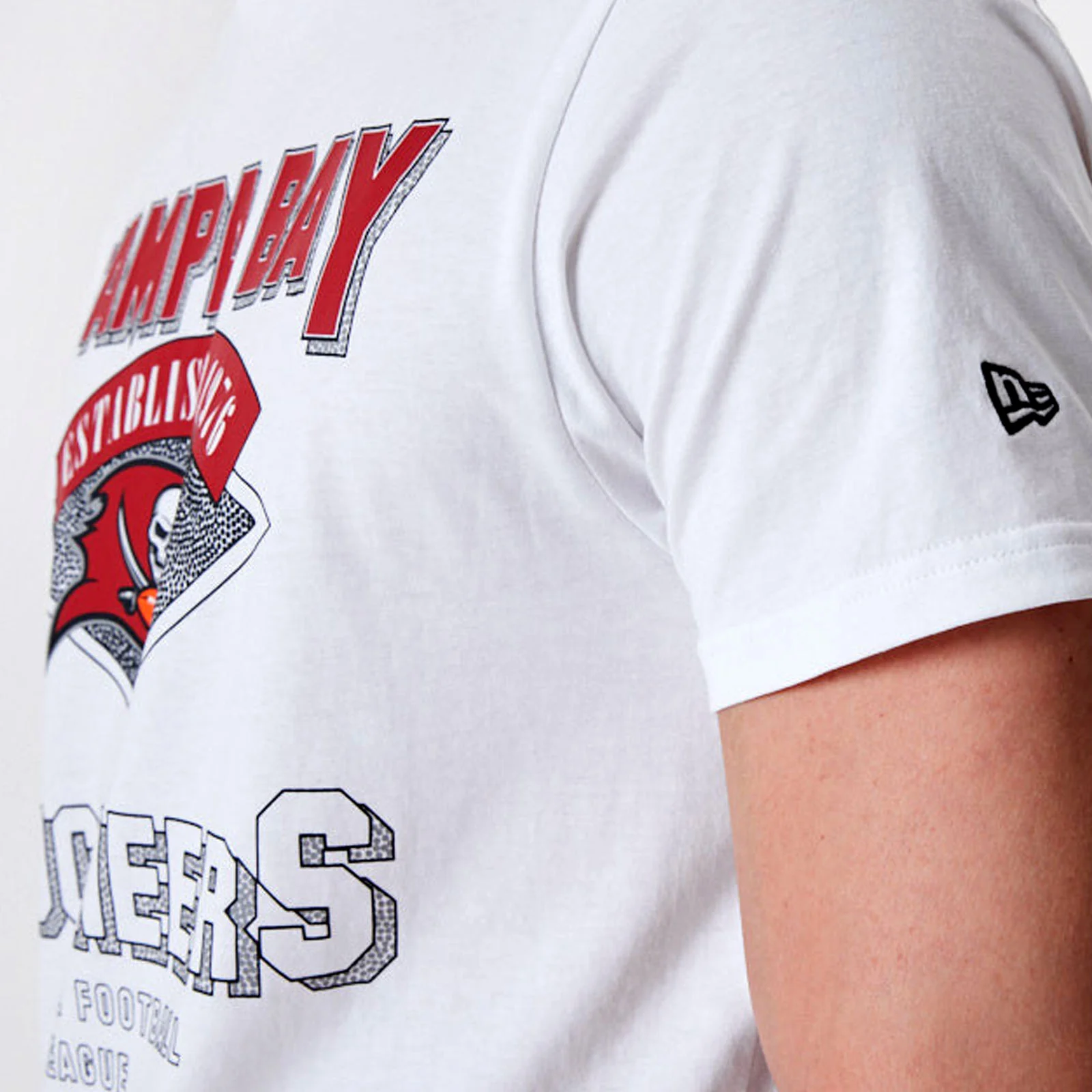 New Era Mens Tampa Bay Buccaneers NFL Team Wordmark T-Shirt - White - Image 4