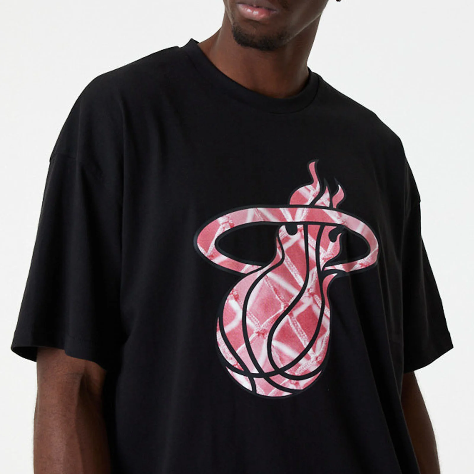 New Era Miami Heat NBA Infill Logo Oversized T-Shirt - Black - Image 3