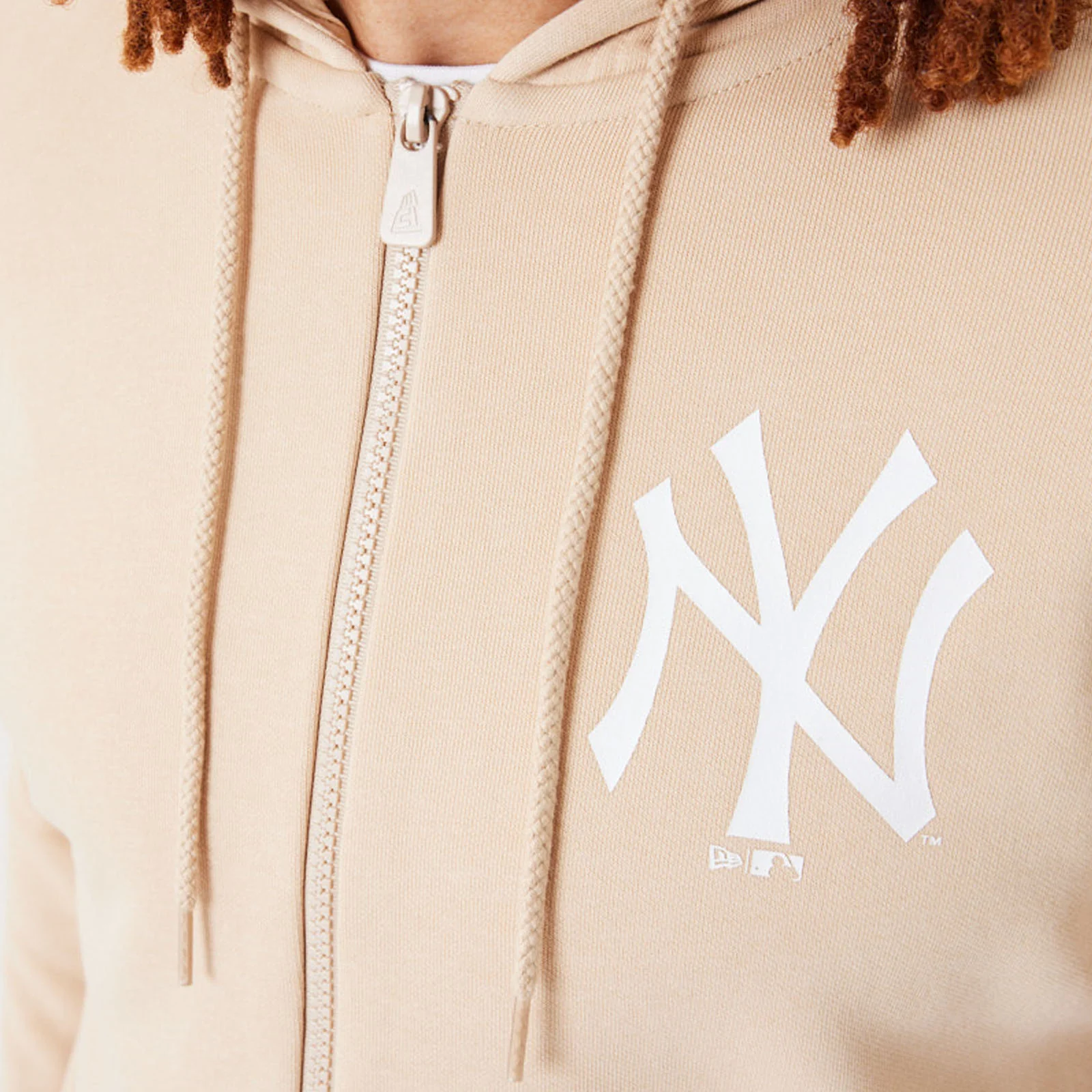 New Era New York Yankees League Essentials Full Zip Hoodie - Beige - Image 3