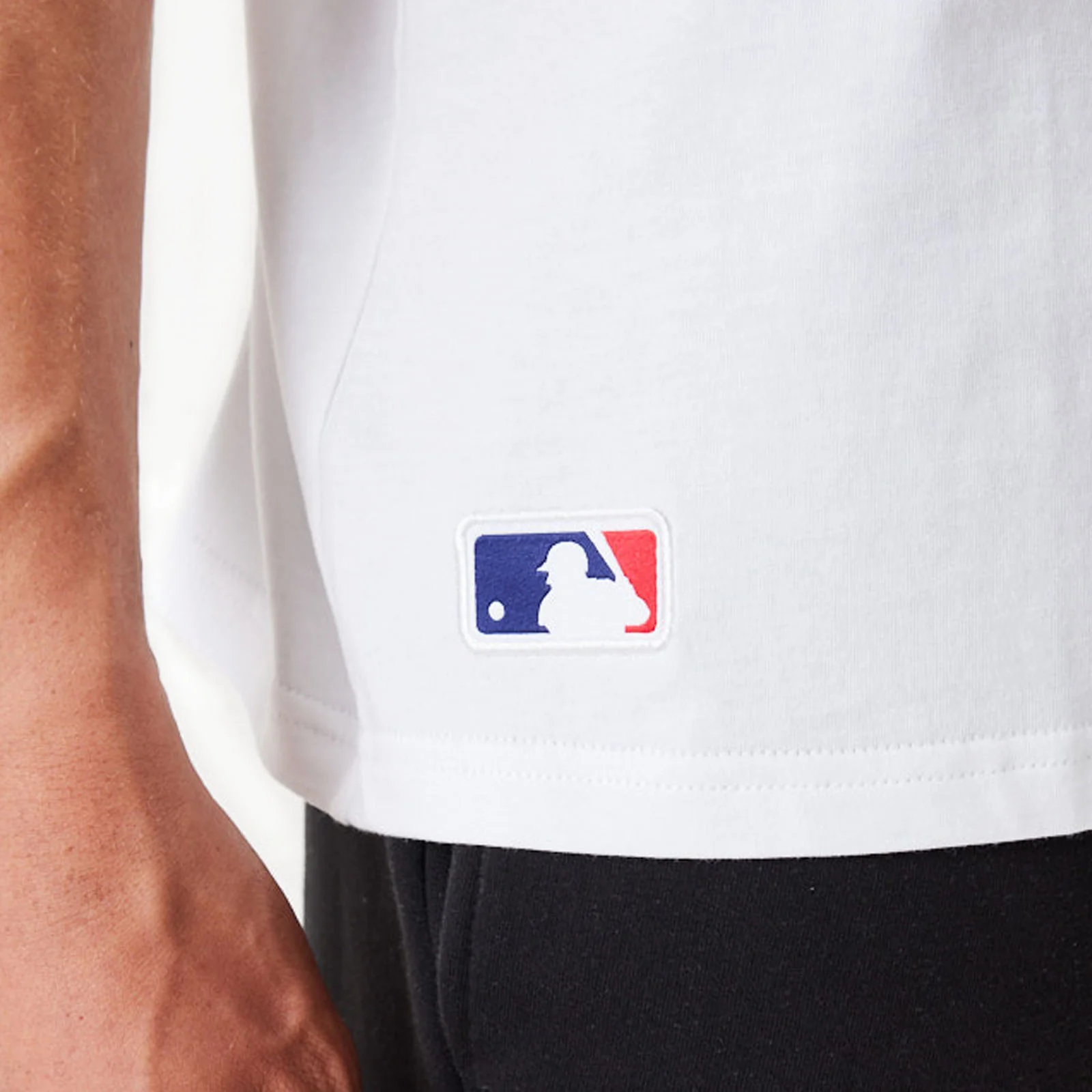 New Era New York Yankees League Essentials Oversized T-Shirt - White - Image 5