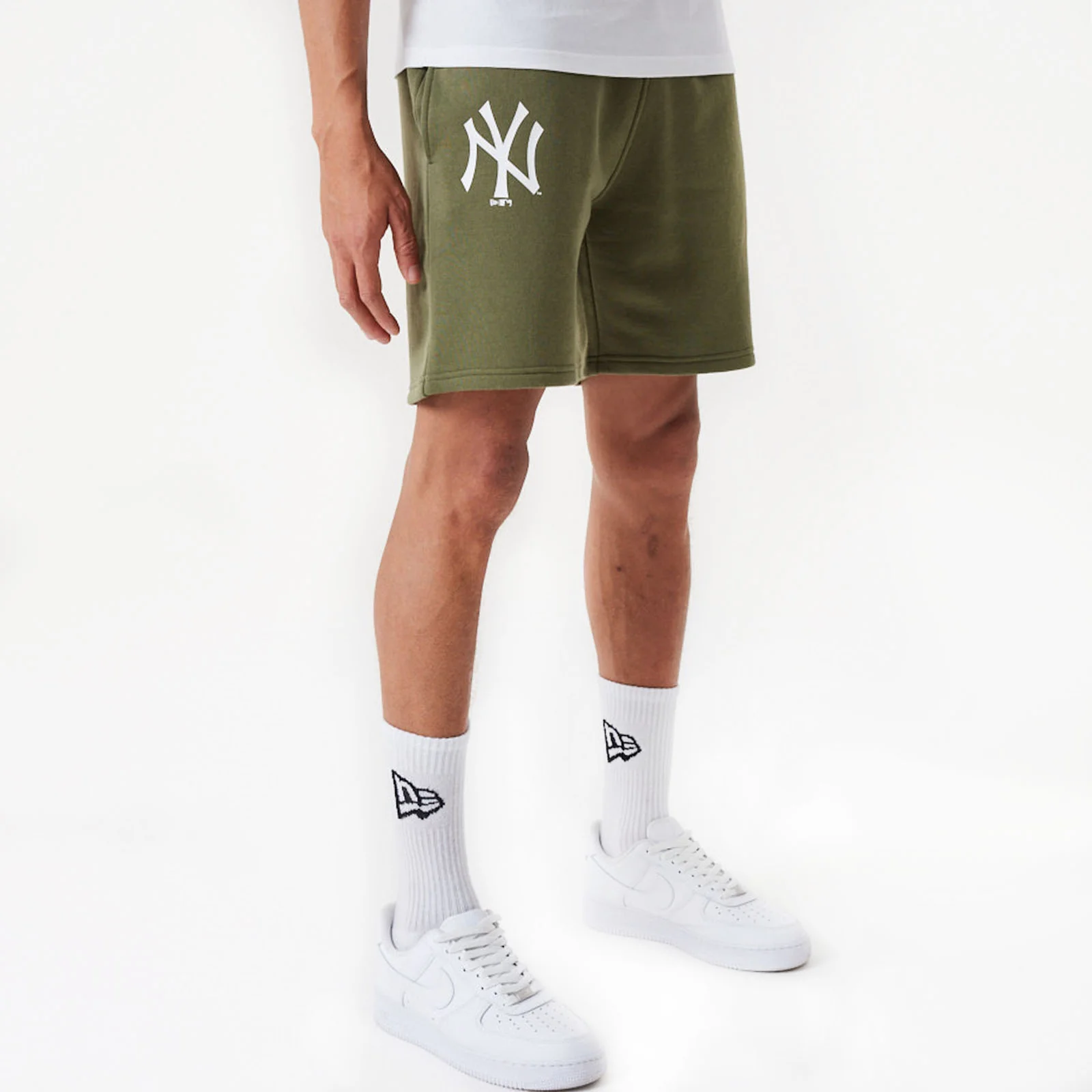 New Era New York Yankees League Essentials Sweatshorts - Green - Image 3