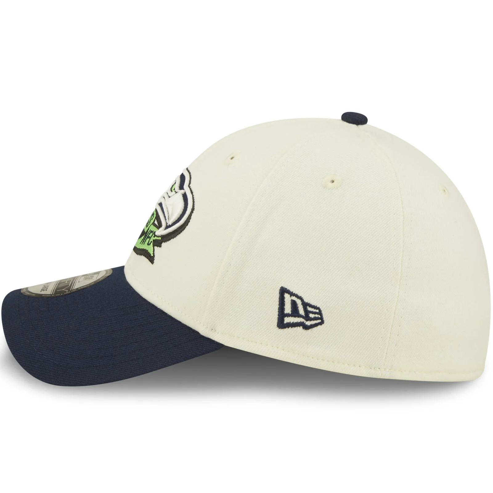 New Era Seattle Seahawks NFL 39THIRTY Sideline 2022 Baseball Cap - White - Image 5