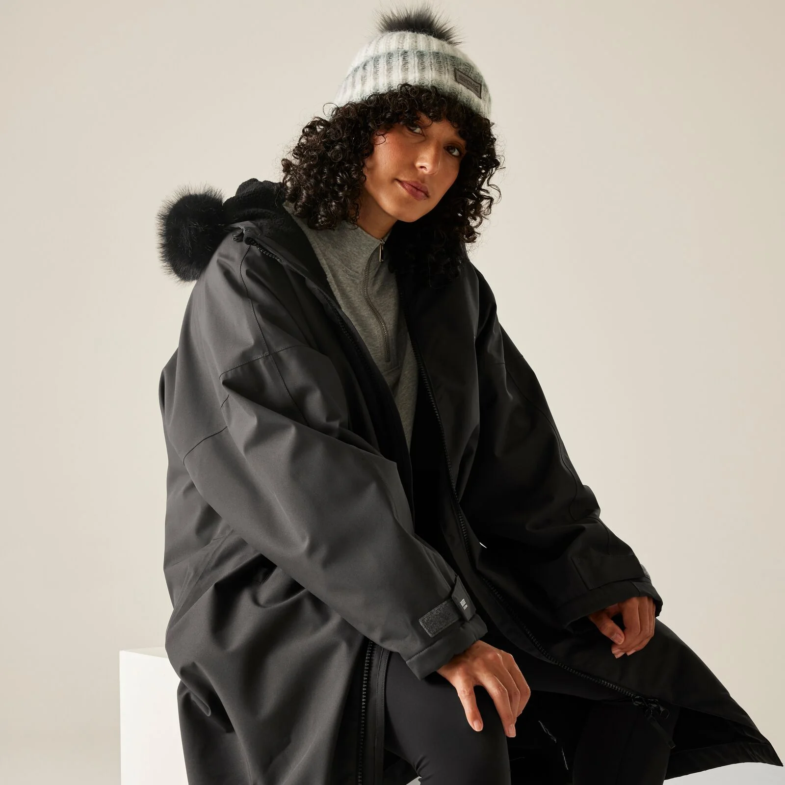 Regatta Adults Outdoor Waterproof Changing Robe Pro - Image 31