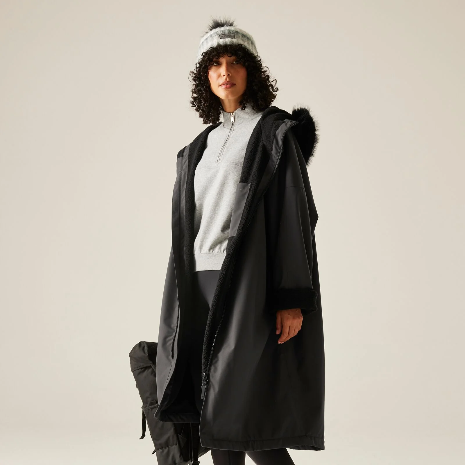 Regatta Adults Outdoor Waterproof Changing Robe Pro - Image 8