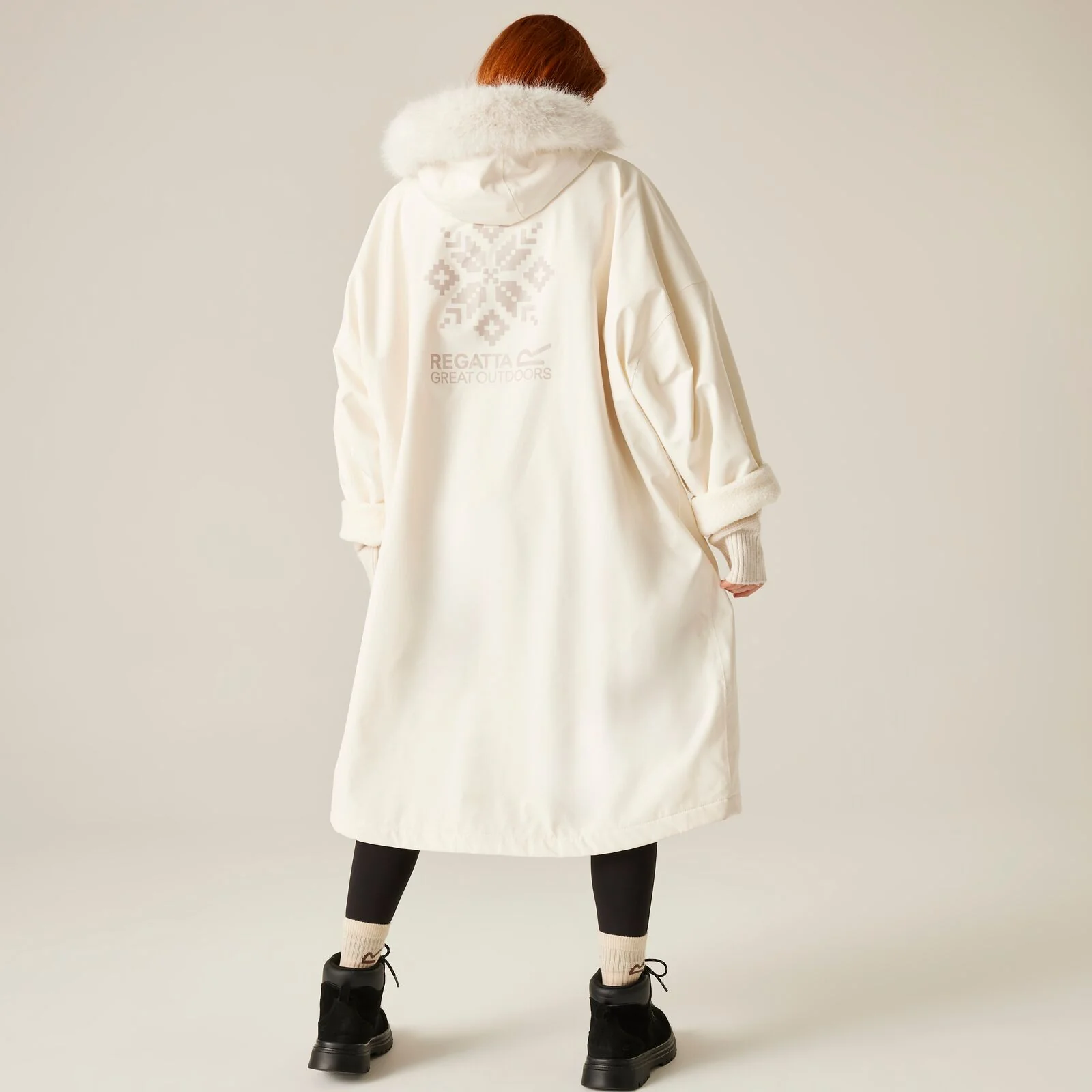 Regatta Adults Outdoor Waterproof Changing Robe Pro - Image 9