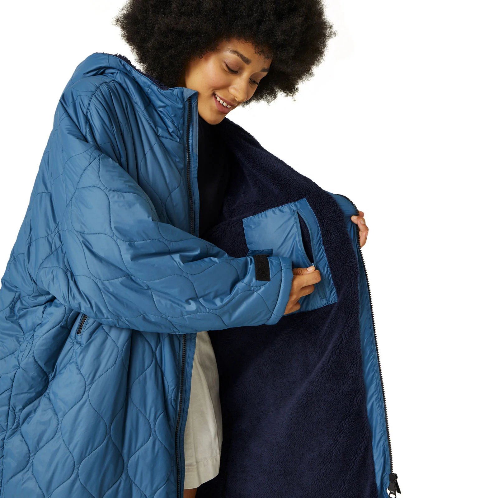 Regatta Adults Quilted Sprit Of Adventure Changing Robe - Image 43