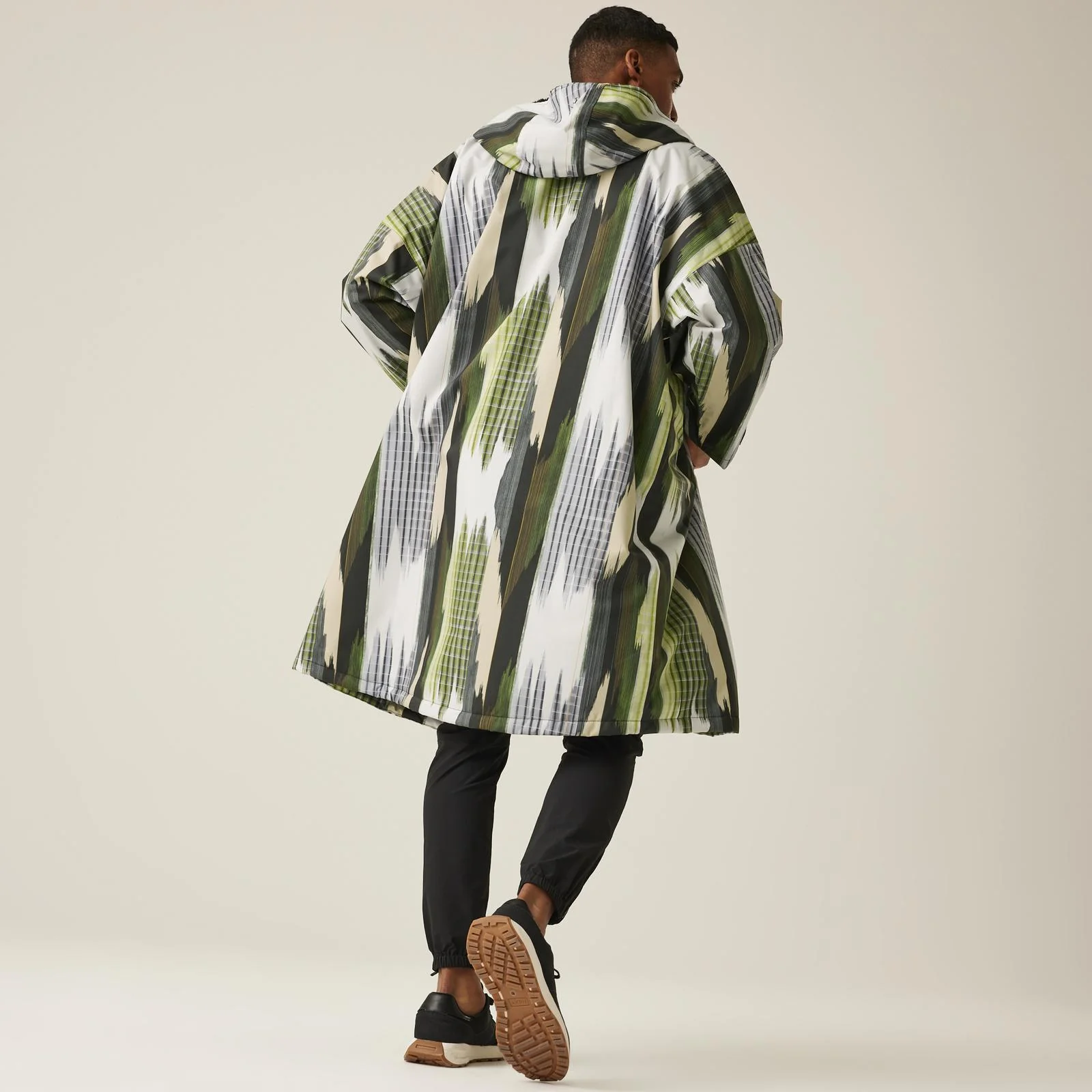 Regatta Christian Lacroix Lebosc Hooded Changing Robe - Image 4