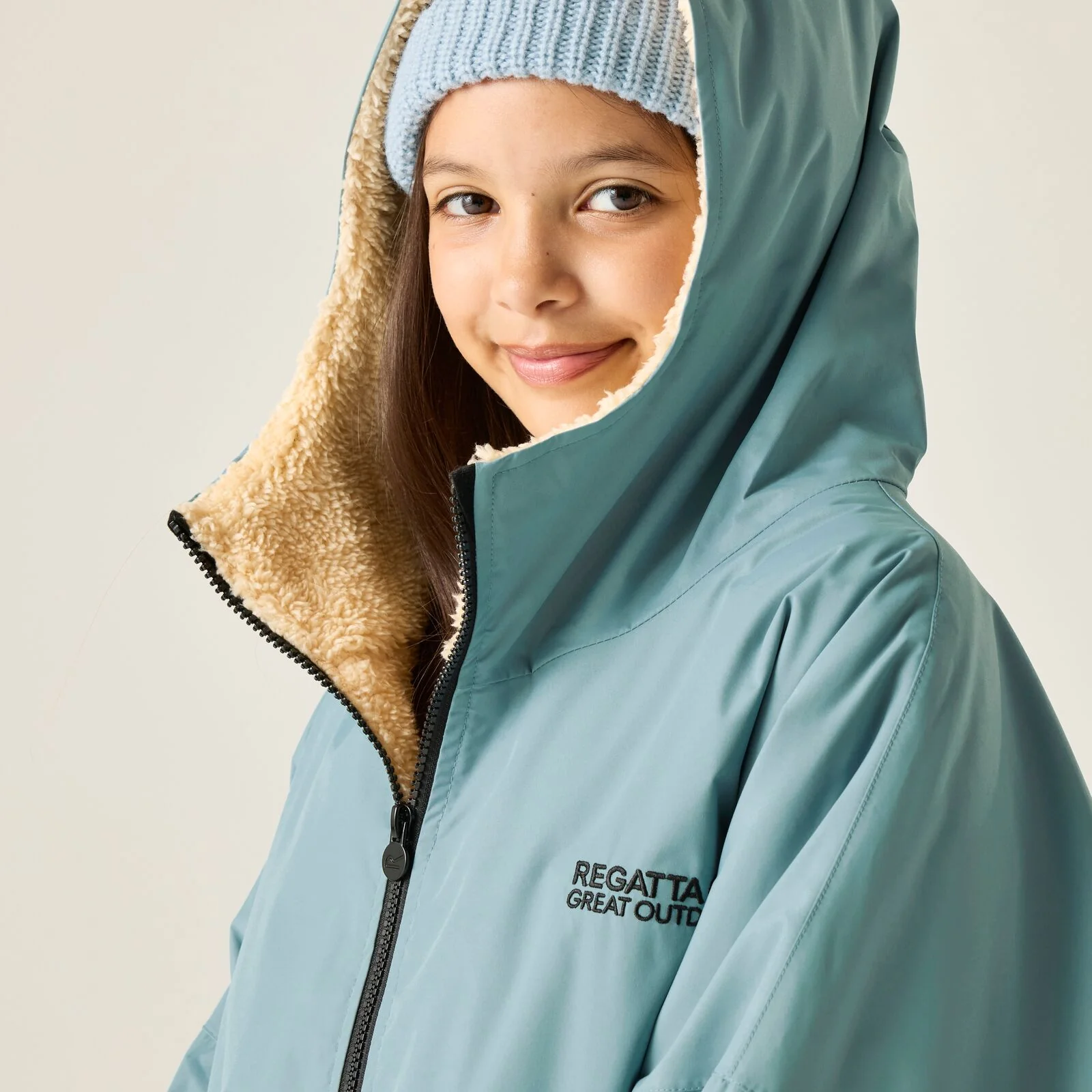Regatta Kids Spirit Of Adventure Waterproof Changing Robe - Image 148