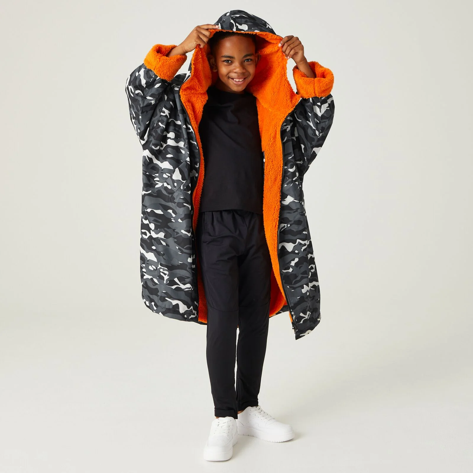 Regatta Kids Spirit Of Adventure Waterproof Changing Robe - Image 56