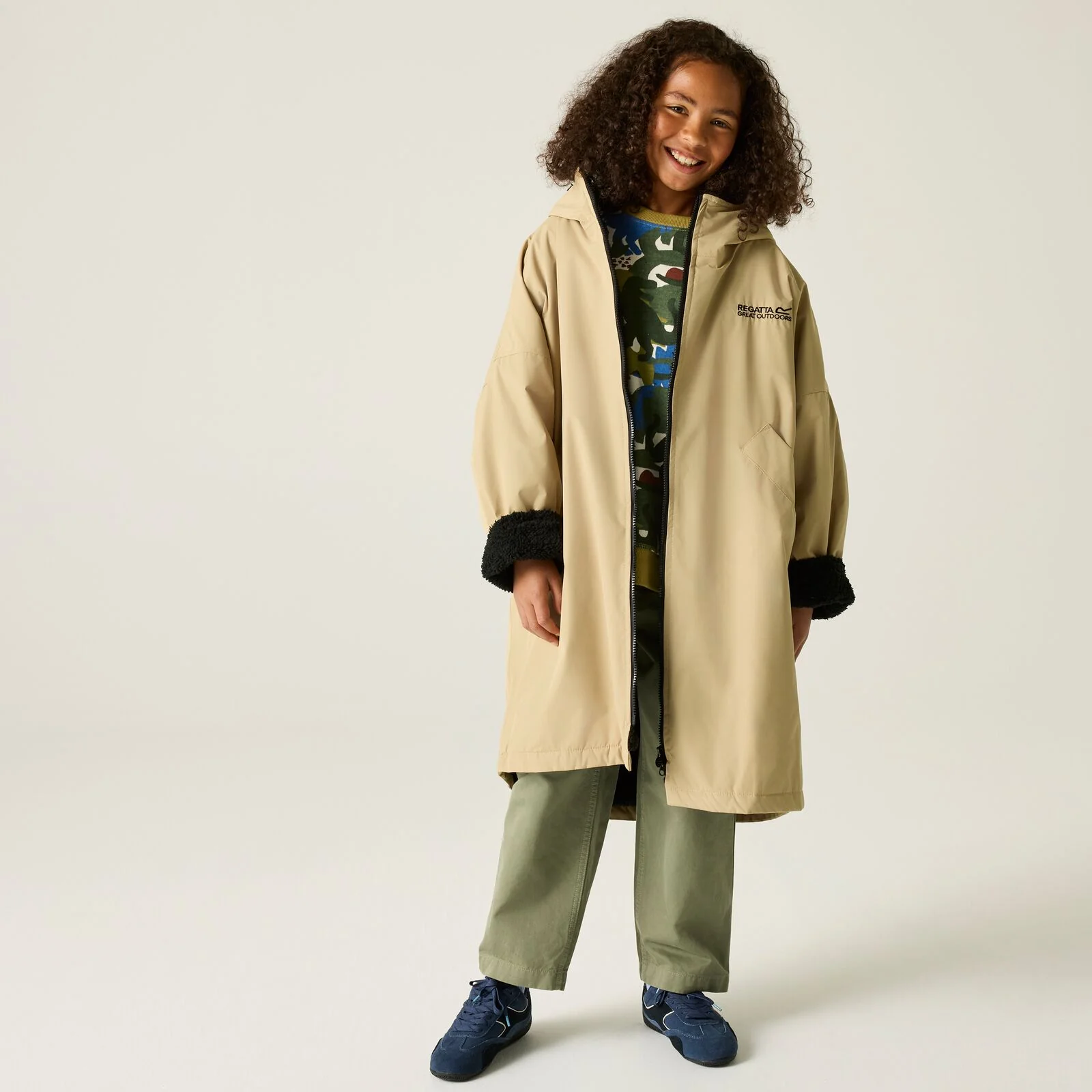 Regatta Kids Spirit Of Adventure Waterproof Changing Robe - Image 61