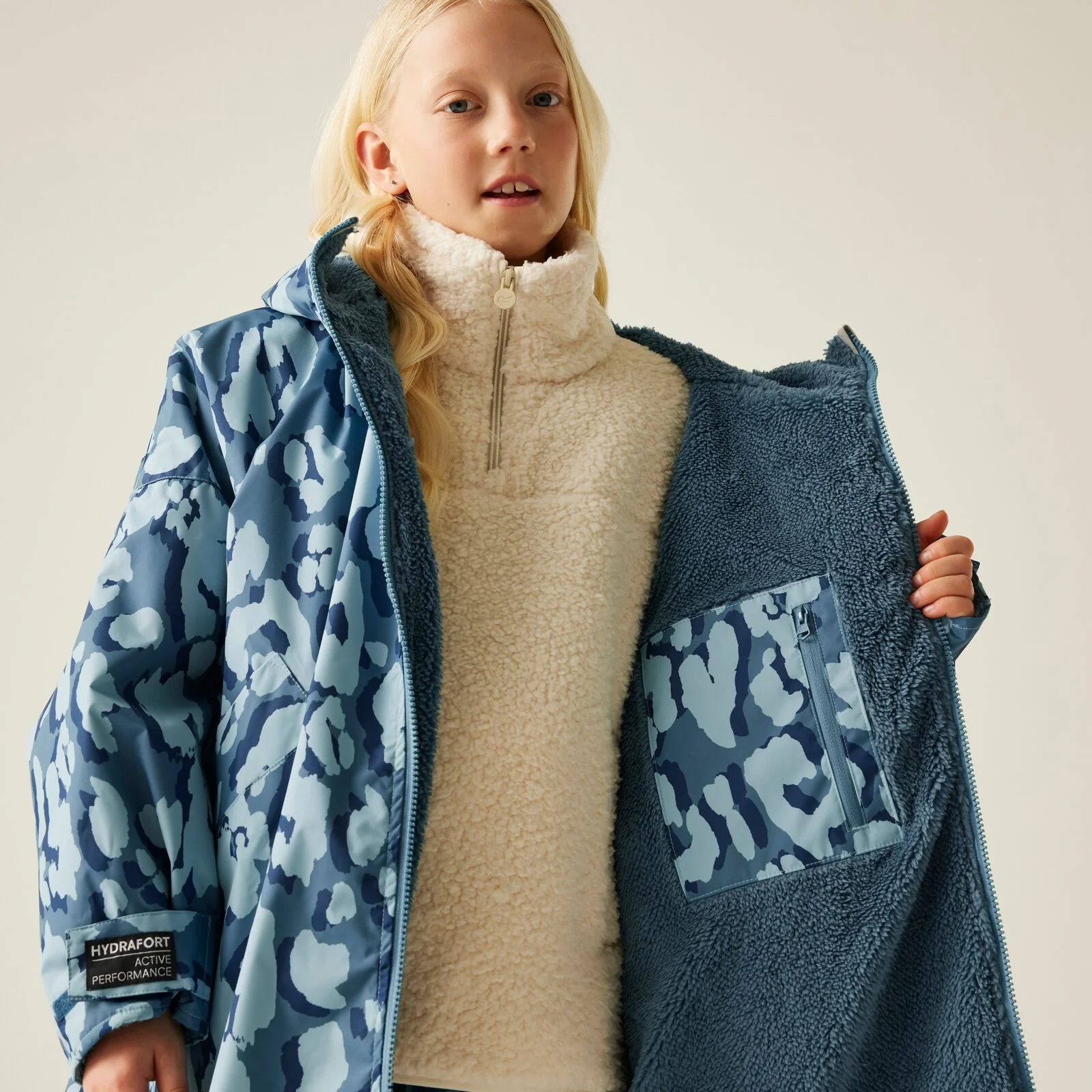 Regatta Kids Spirit Of Adventure Waterproof Changing Robe - Image 64