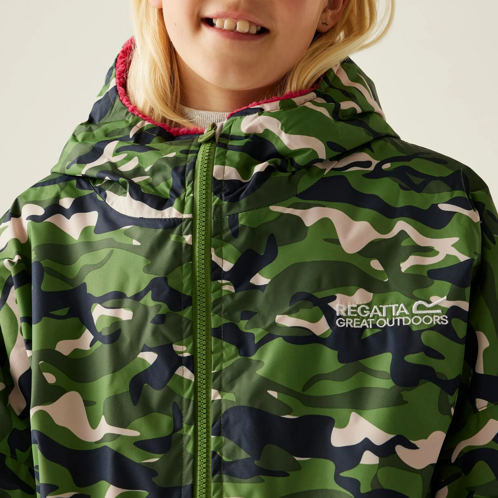 Regatta Kids Spirit Of Adventure Waterproof Changing Robe - Image 78
