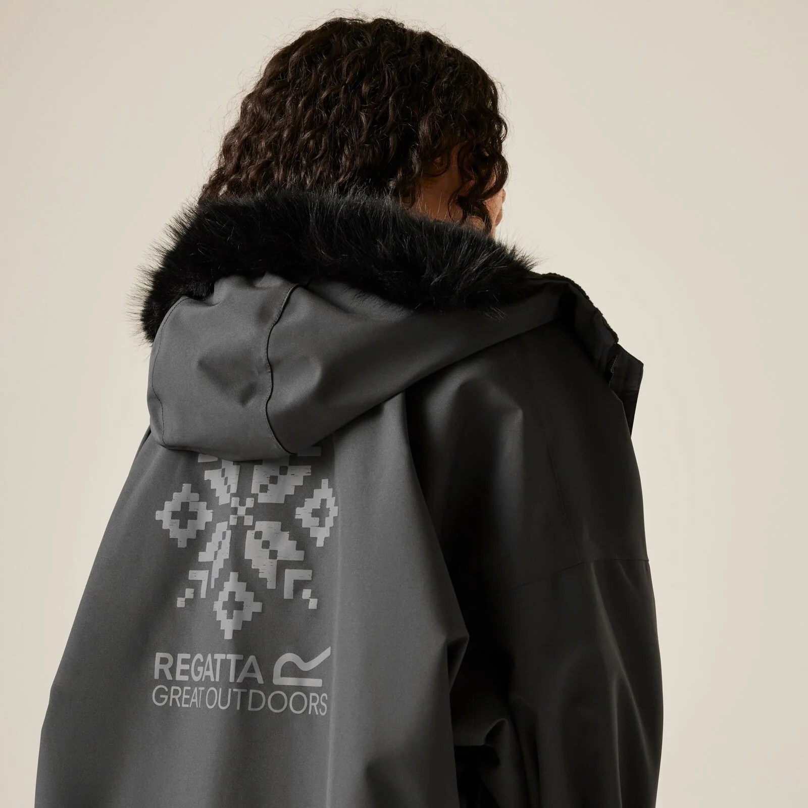 Regatta Kids Waterproof Changing Robe Pro - Image 20