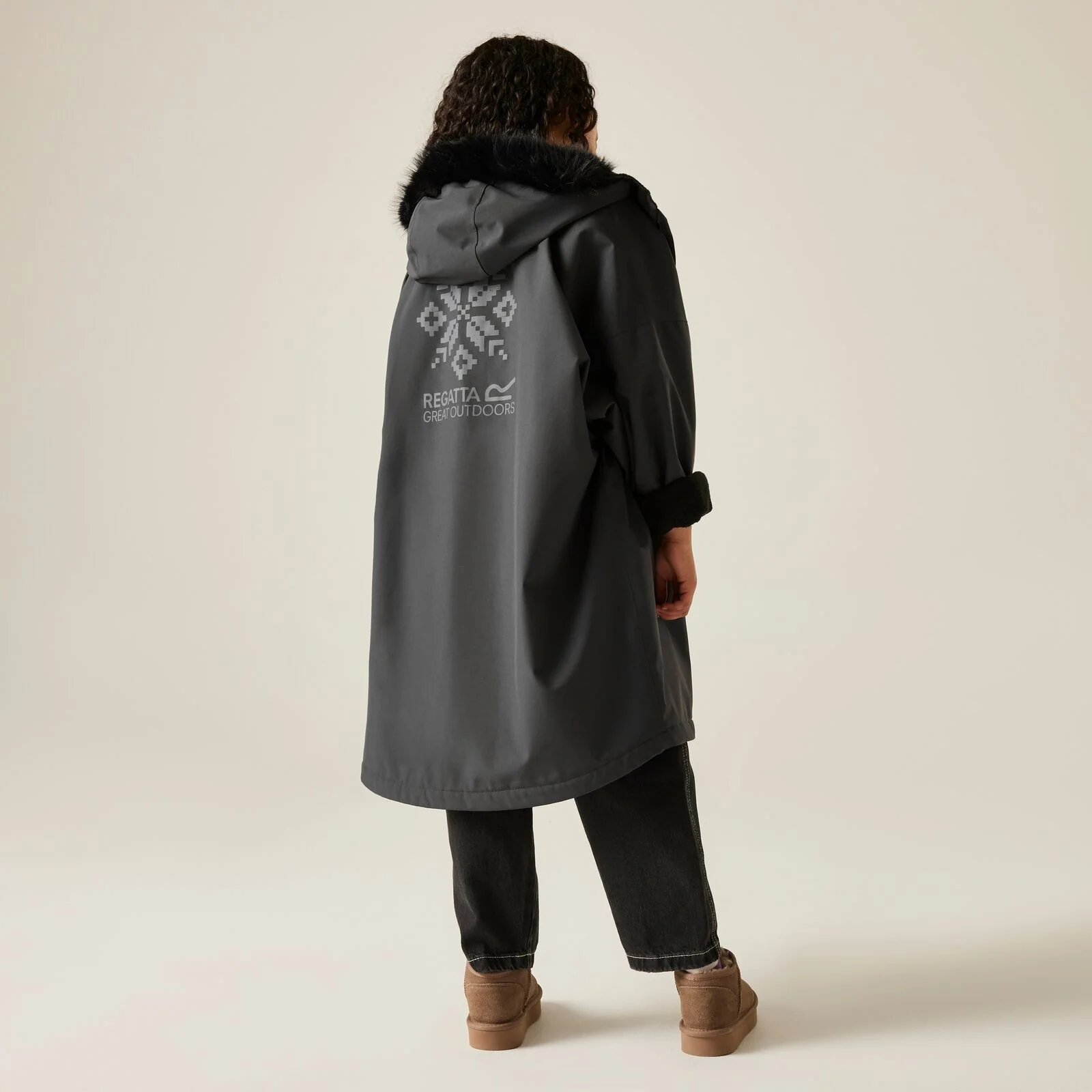 Regatta Kids Waterproof Changing Robe Pro - Image 8