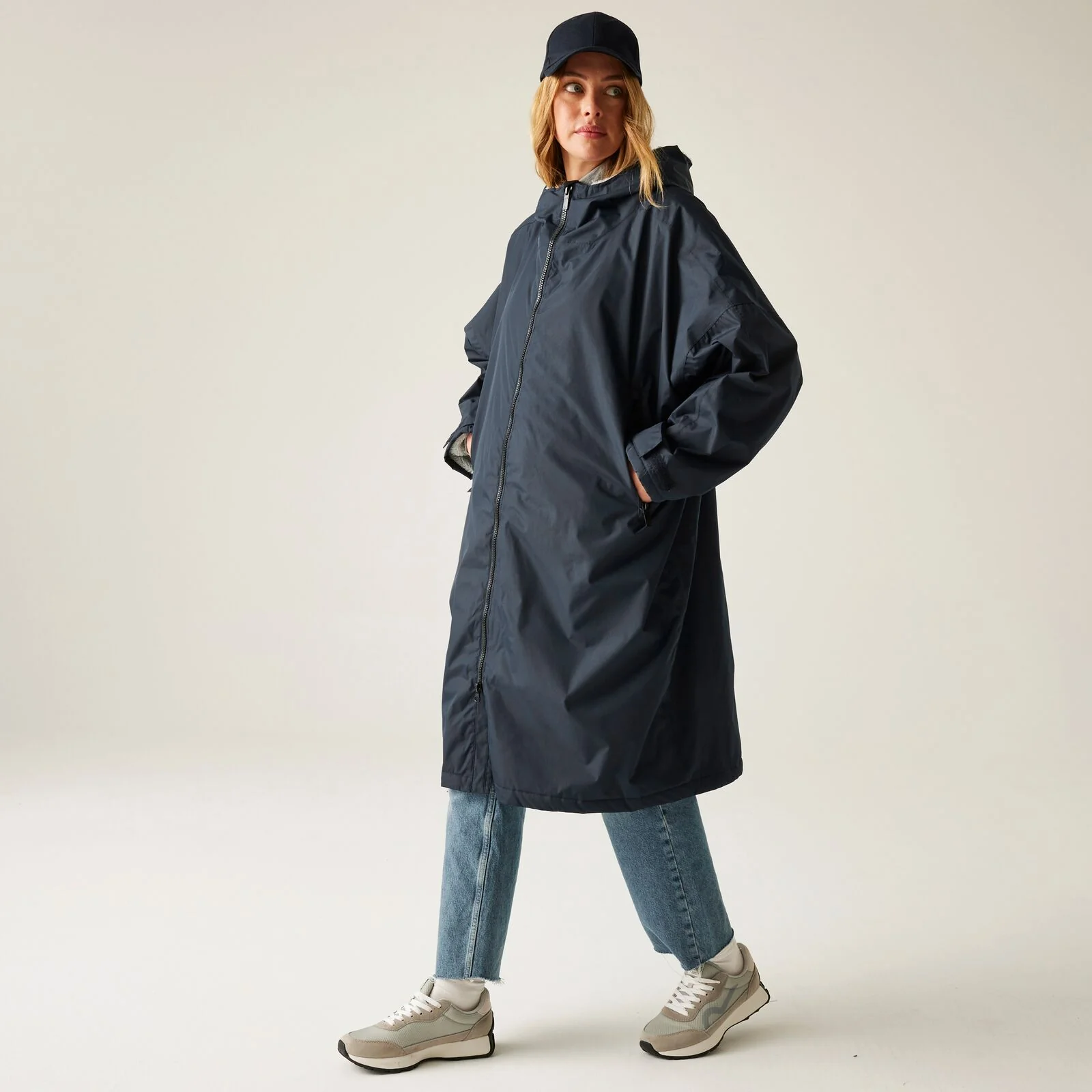 Regatta Outdoor Active Adults Waterproof Changing Robe - Image 142