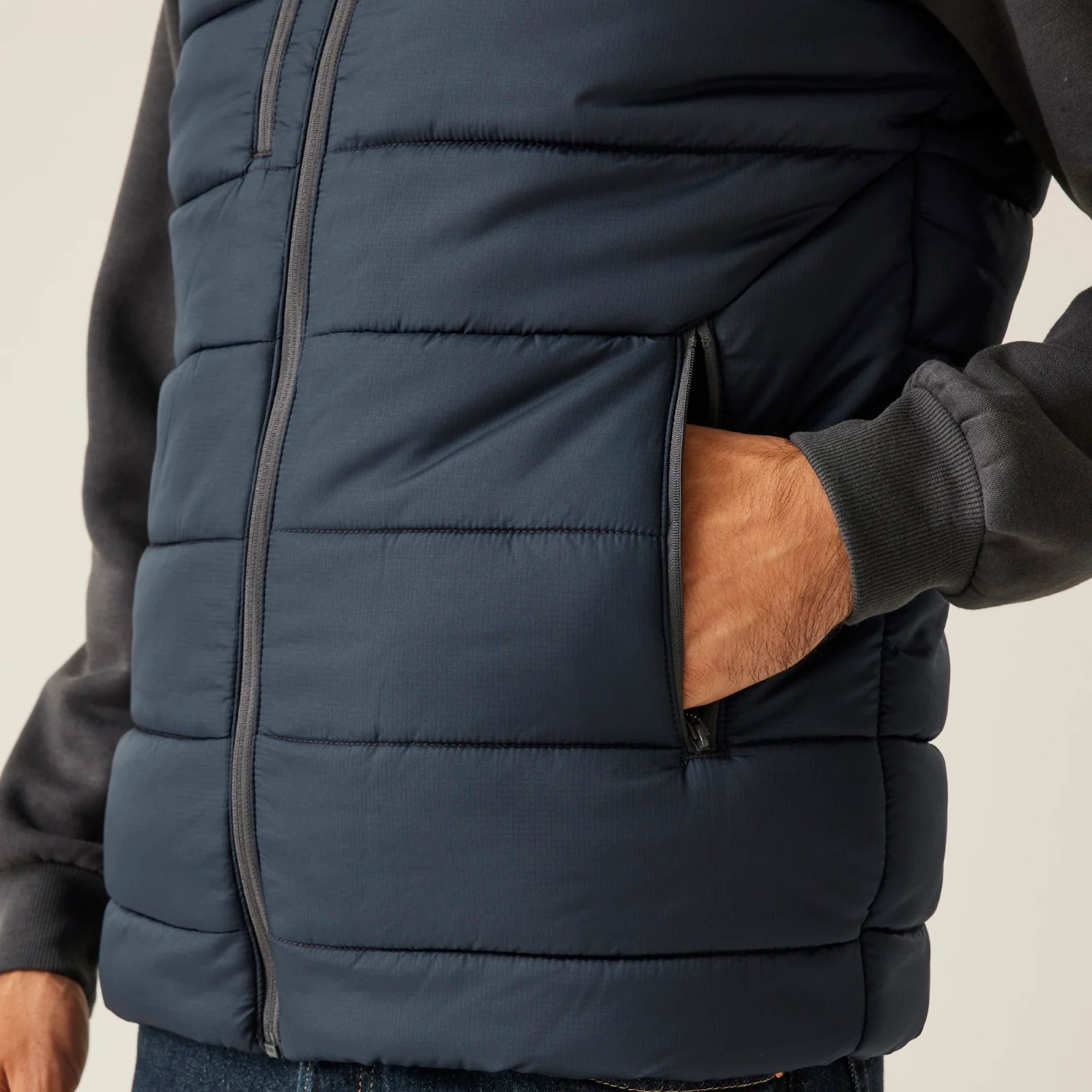 Regatta Professional Mens Navigate Gilet - Image 30