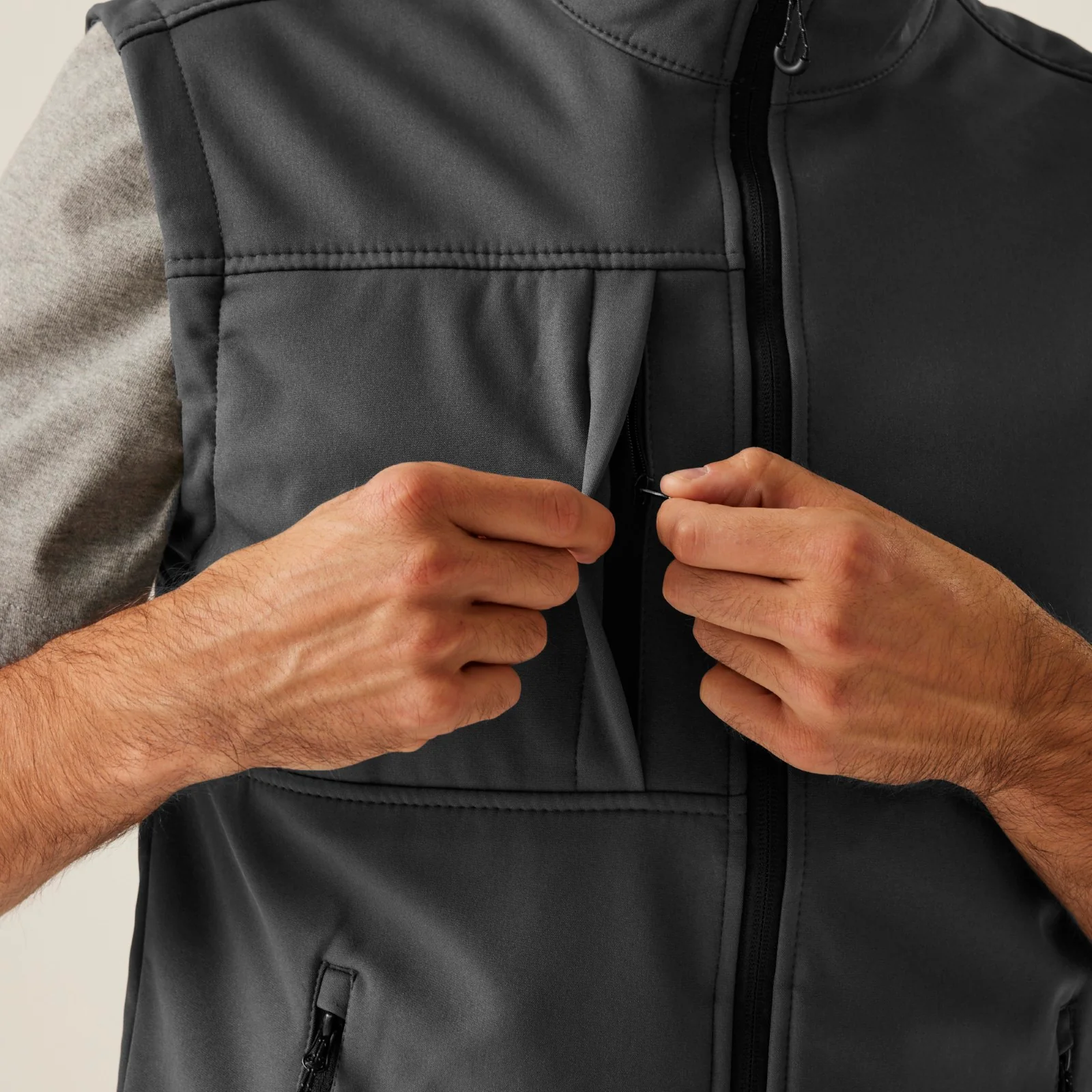 Regatta Professional Mens Octagon II Softshell Gilet - Image 16