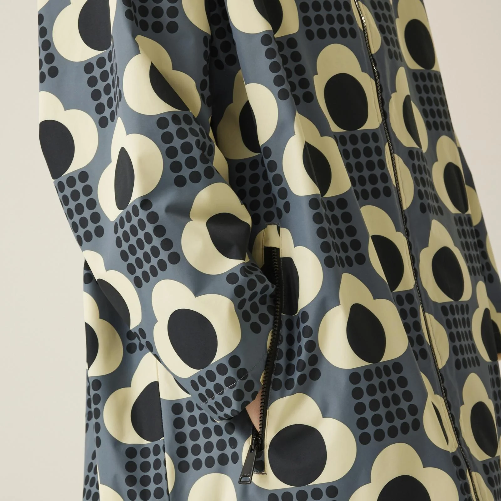 Regatta Womens Orla Kiely Waterproof Fleece Lined Changing Robe - Image 105