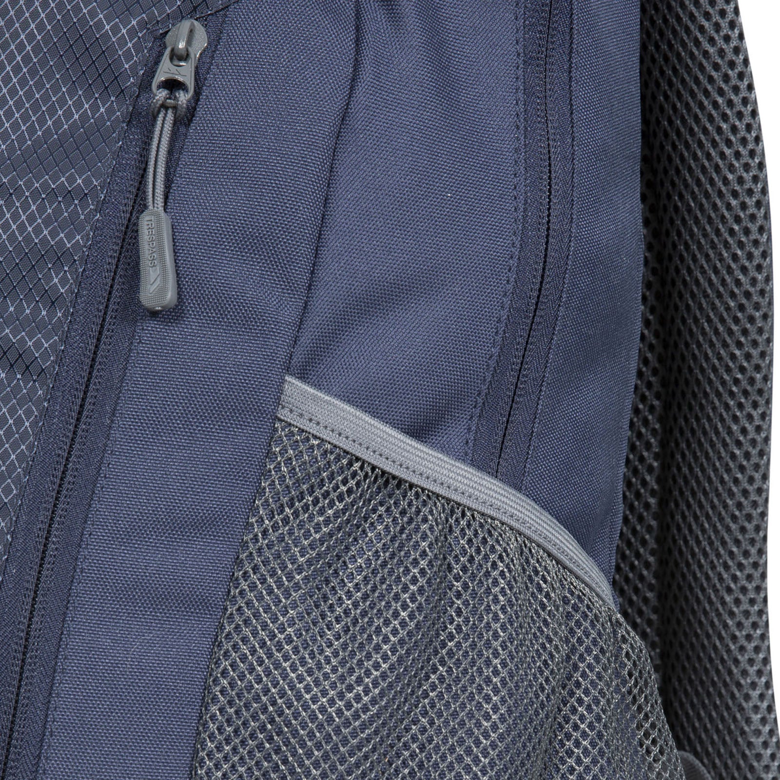 Trespass Bustle 25L Adjustable Strap Backpack - Image 30